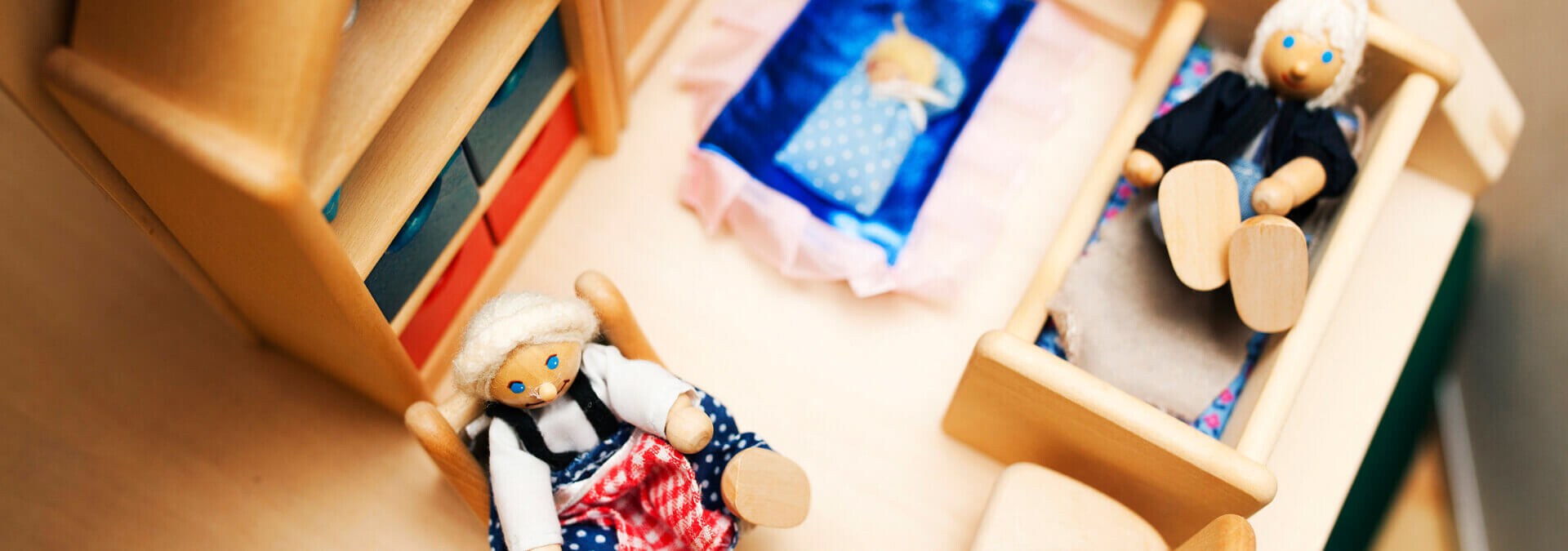 Et dukkehus i Børnetræet for børn på krisecenter